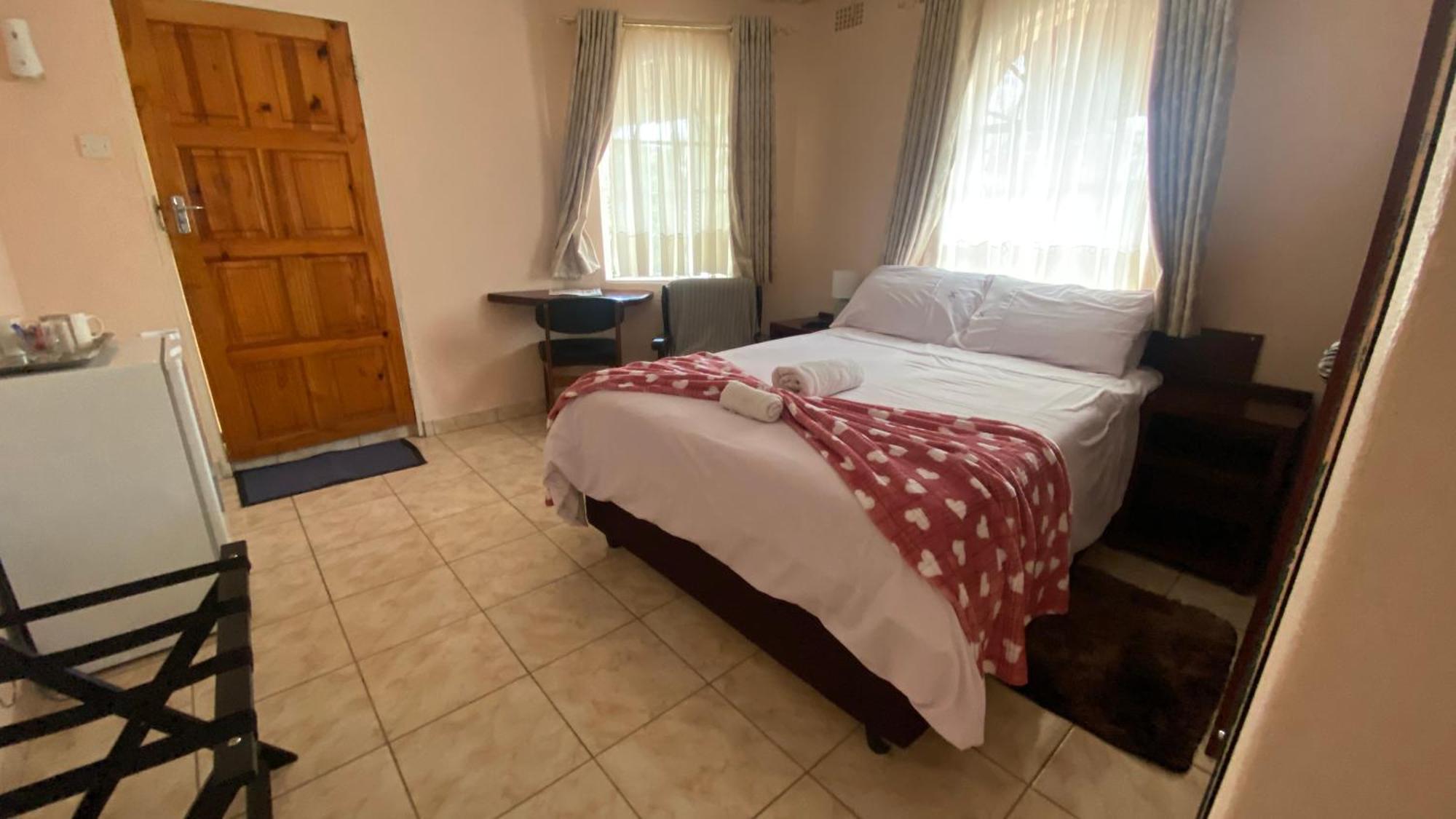 Lynns Guest House Bulawayo Bagian luar foto