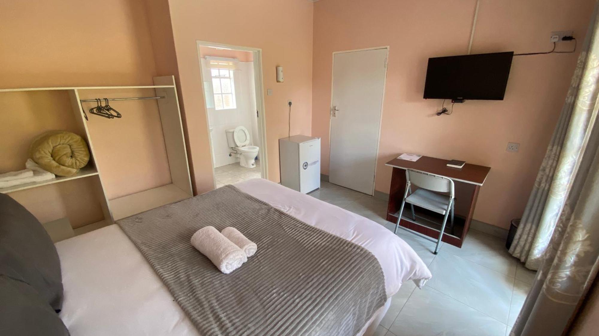 Lynns Guest House Bulawayo Bagian luar foto