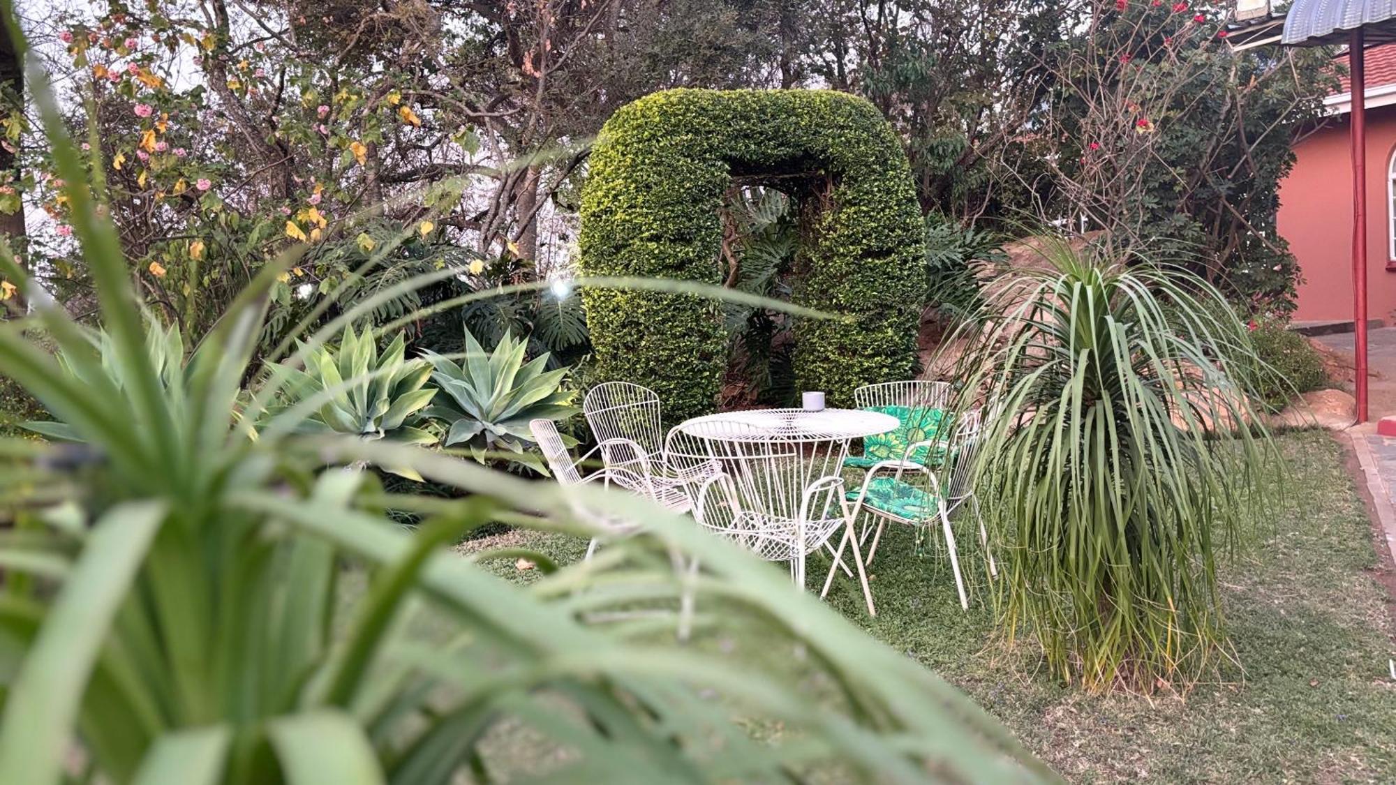 Lynns Guest House Bulawayo Bagian luar foto