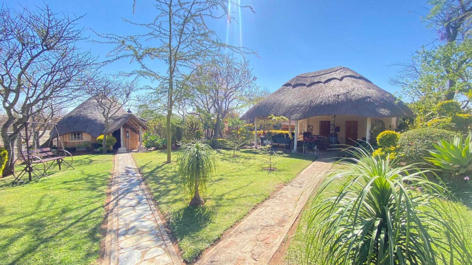 Lynns Guest House Bulawayo Bagian luar foto